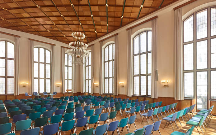 Das historische Haus der Patriotischen Gesellschaft befindet sich in der Hamburger Altstadt und bietet mit insgesamt 5 Räumen und 2 Foyers Platz für bis zu 300 Gäste.