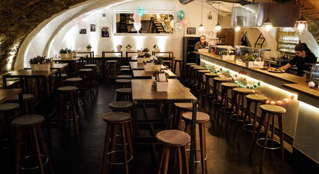 Brescello Event Bar im gemütlich modernen Gewölbekeller mit Live-Küche