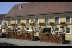 Gasthof "Zum Goldenen Adler" - Wedding venue in Großweikersdorf