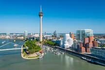 Düsseldorf mit der Eventlocation und Hochzeitslocation Rheinturm