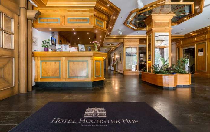 Tagungshotel Höchster Hof 
<br/>135 Hotelzimmer und 4 Tagungsräume für bis zu 200 Personen erwarten Sie in direkter Mainlage.