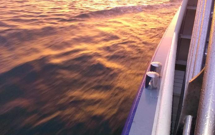 Schifffahrt am Eventschiff "Herzog Odilo" am Mondsee in den Sonnenuntergang