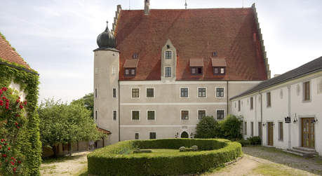 Westfassade mit Innenhof