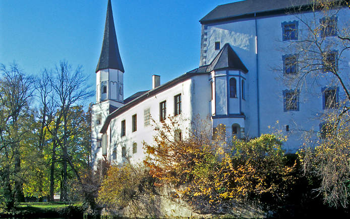 Schloss Pertenstein im Chiemgau - die ideale Location für Hochzeiten, Firmenevents und Veranstaltungen aller Art.
<br/>