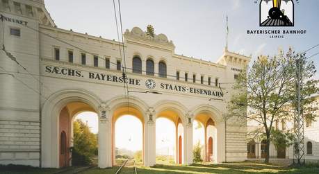 Der Portikus des Bayerischen Bahnhofs gehört zu den Wahrzeichen von Leipzig und ist schon von Weitem zu erkennen. 
