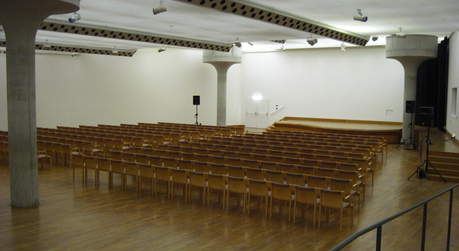 Vortragssaal der Staatsgalerie Stuttgart, bestuhlt für ca. 300 Personen