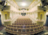 Theatersaal mit Blick von der Bühne