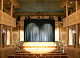 Theatersaal mit Blick auf die Bühne