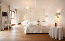 Komfort Dreibettzimmer im Bernhard´s Seebacher Haus***S