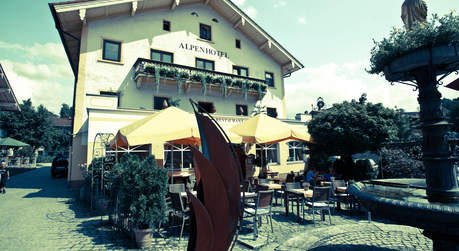 Außenansicht:
<br/>Bernhard´s Stammhaus - Restaurant & Hotel