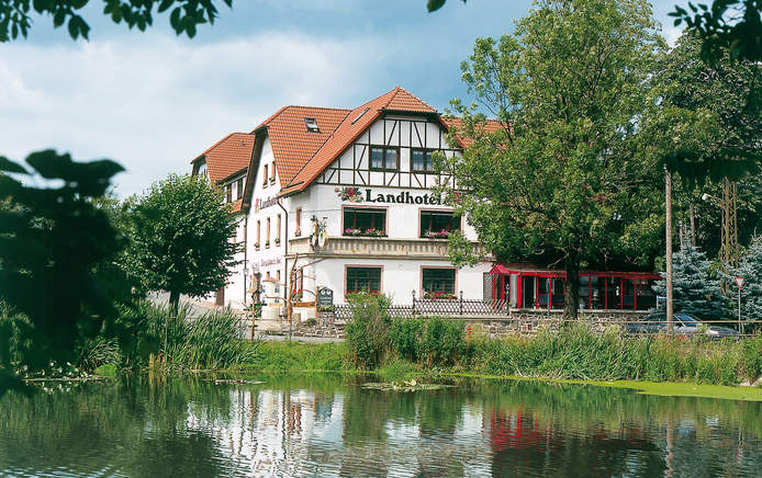Landhotel & Gasthof 
<br/>"Zur Goldenen Aue"