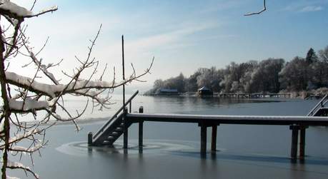 Uferpromenade im Winter
