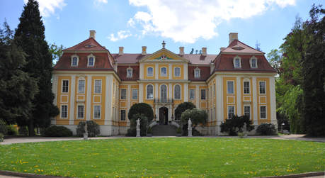 Als eine der schönsten Landbarockanlagen Sachsens bietet das Barockschloss Rammenau eine wunderbare Kulisse für Hochzeiten und Feiern jeder Art. 