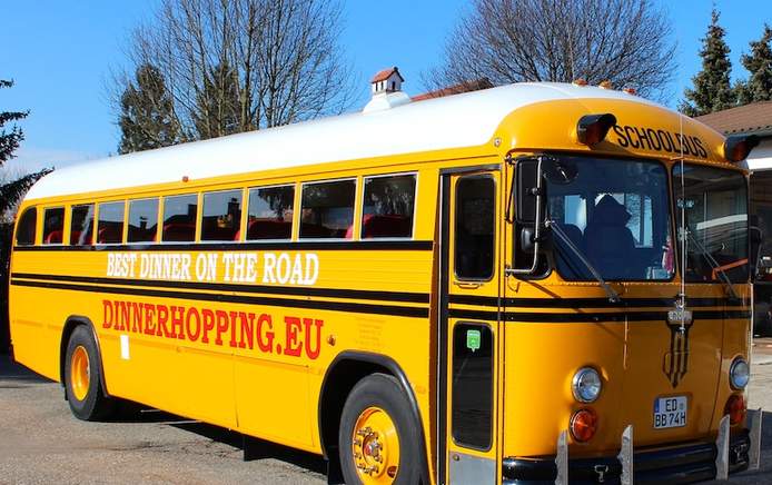Dinnerhopping – Erlebnis Dinner & Stadtrundfahrt im US School Bus