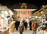 Der Adventmarkt im Schutze des Schloss Hellbrunn