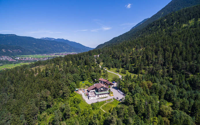 BergGasthof & Landhotel Panorama mit traumhaften Blick zur Zugspitze und über Garmisch-Partenkirchen. Ihre Location für außergewöhnliche Feiern und Feste bis 200 Personen.