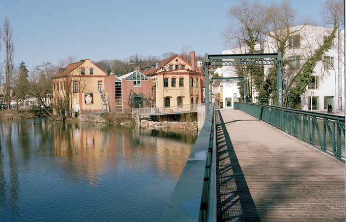 An einem idyllischen Abschnitt des Steyr-Flusses liegt das IVZ Museum Arbeitswelt im historischen Stadtteil Wehrgraben. 