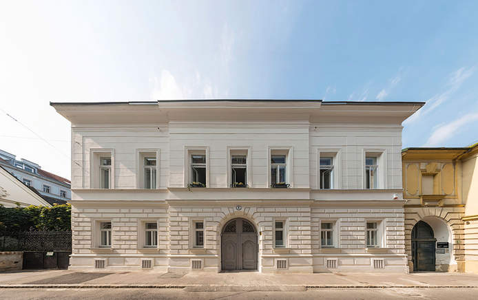 Das Gründerzeitpalais lädt mit einem vielseitig nutzbaren Studio sowie dem atmosphärischen Gewölbe ein.