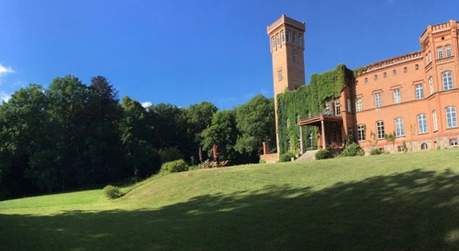 Schloss Arendsee am gleichnamigen Haussee gelegen, ehemaliger Stammsitz der Grafen von Schlippenbach, Nordwestuckermark