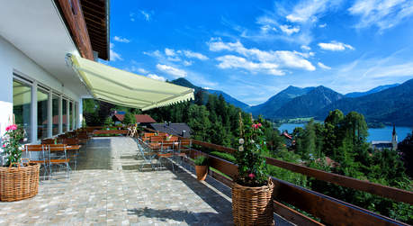 Traumblick über den Schliersee und in die bayerischen Voralpen.