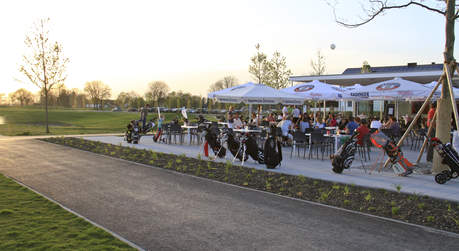 Terrasse bei Sonnenuntergang