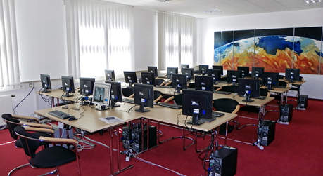 Konferenzraum mit PCs