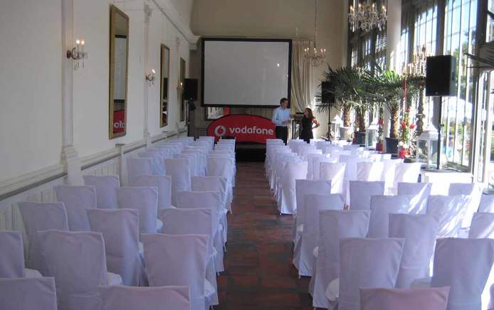 das Schlosscafé im Palmenhaus ist eine geschäzte Location für Tagungen, Businessevents und Firmenfeiern