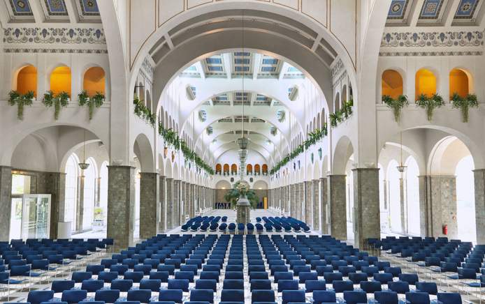 Wandelhalle mit Bestuhlung (c) Bayer. Staatsbad Bad Kissingen GmbH Foto Dominik Marx