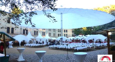 unter dem "Magic Sky" bietet der historische Innenhof der Festung Mark Platz für bis zu 2500 Personen