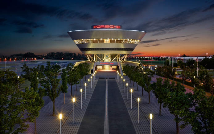 Kundenzentrum bei Nacht