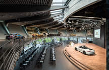 Porsche Auditorium mit parlamentarischer Bestuhlung