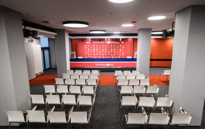 RED BULL ARENA - PK room